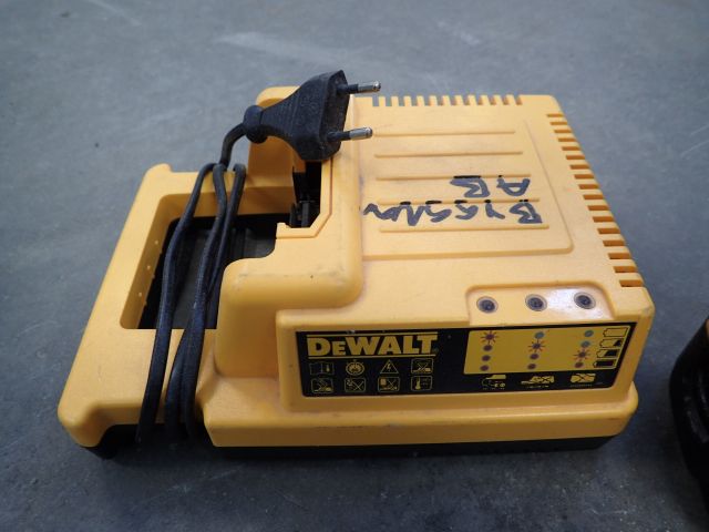 354192-3 DeWalt Mutterknackare