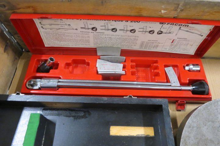 367354-7 Hoalding tools