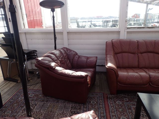 353393--1 Cornersofa, and 2 armchairss etc.