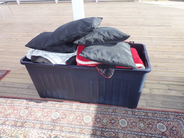 353393-0 Cornersofa, and 2 armchairss etc.