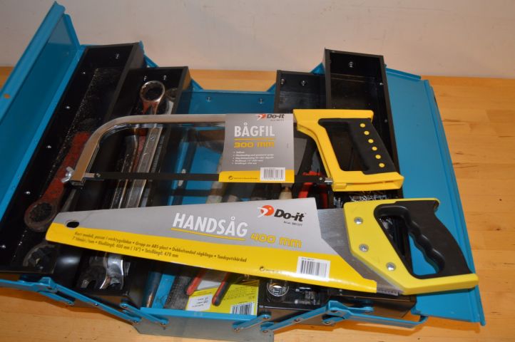 294458-6 Vertygslåda med verktyg, såg, bågfil