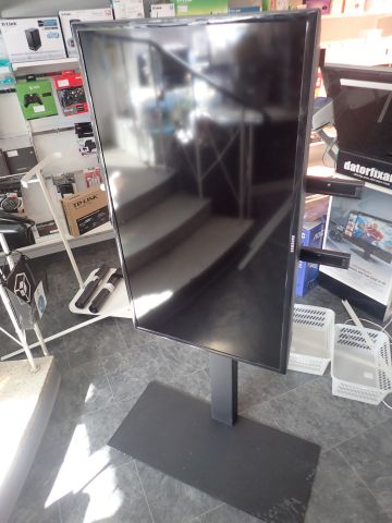353429-1 Samsung Store display / TV stand