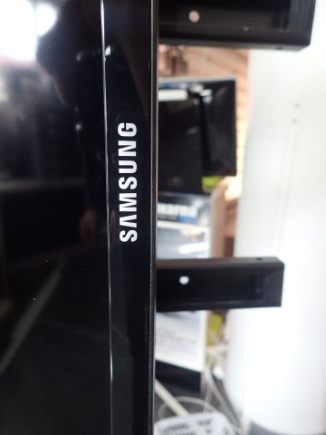 353429-2 Samsung Store display / TV stand