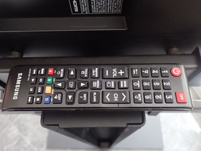 353429-7 Samsung Store display / TV stand