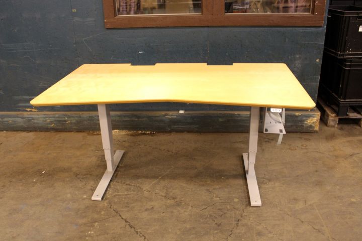369213-1 Elektriskt höj/sänkbart skrivbord, 160 cm, med kontorstol från Kinnarps