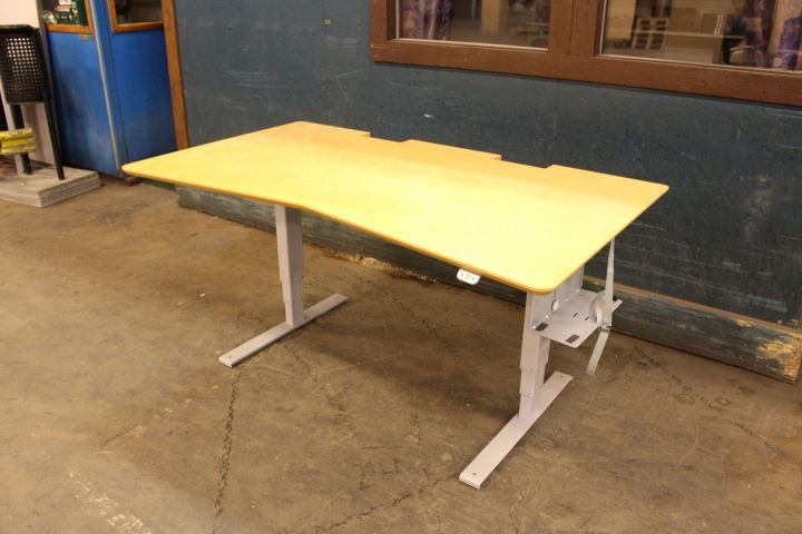 369213-2 Elektriskt höj/sänkbart skrivbord, 160 cm, med kontorstol från Kinnarps