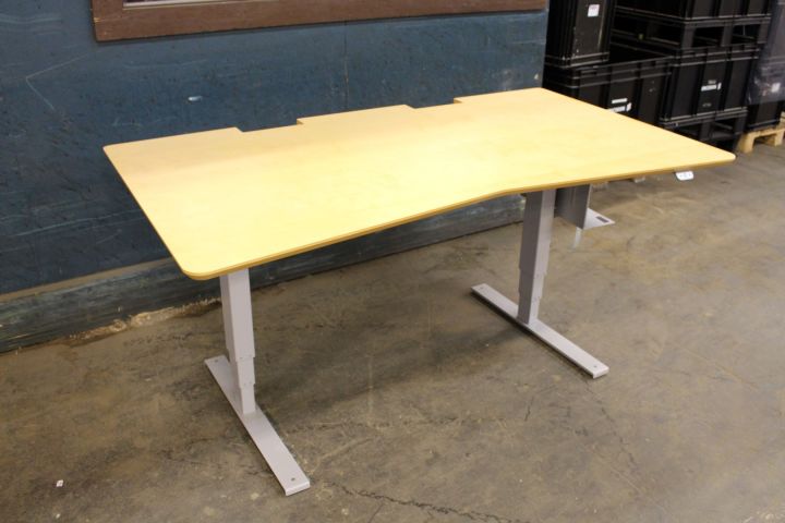 369213-4 Elektriskt höj/sänkbart skrivbord, 160 cm, med kontorstol från Kinnarps