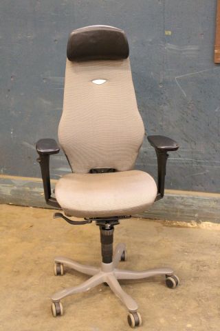 369213-5 Elektriskt höj/sänkbart skrivbord, 160 cm, med kontorstol från Kinnarps