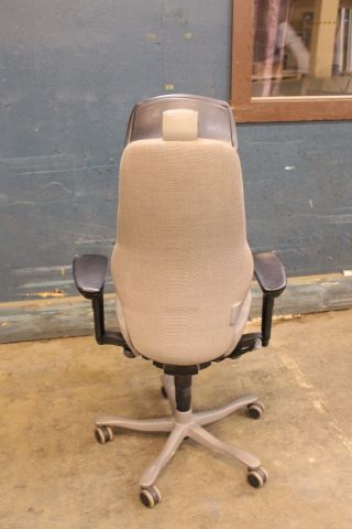 369213-7 Elektriskt höj/sänkbart skrivbord, 160 cm, med kontorstol från Kinnarps