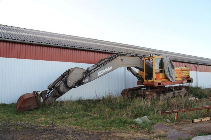 367311-14 Excavator, AKERMAN H14B, SN: 4366. Note only 10,122 hours