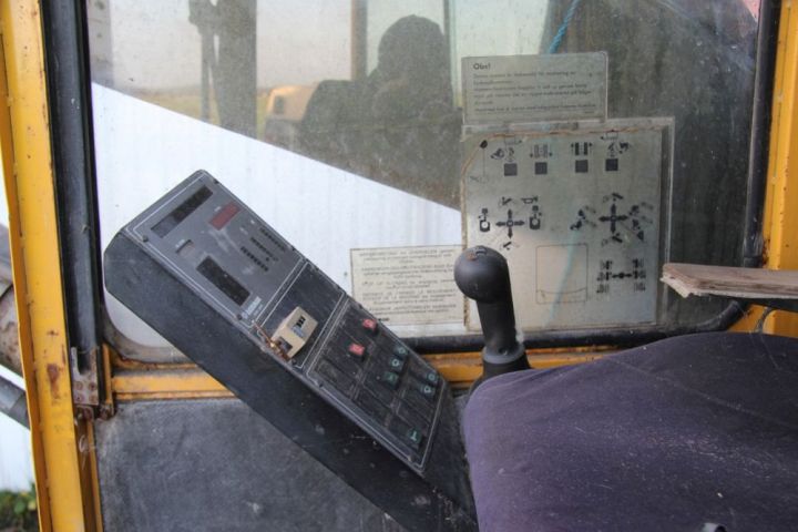 367311-19 Excavator, AKERMAN H14B, SN: 4366. Note only 10,122 hours