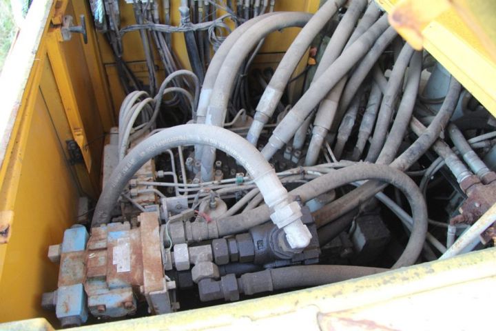 367311-23 Excavator, AKERMAN H14B, SN: 4366. Note only 10,122 hours