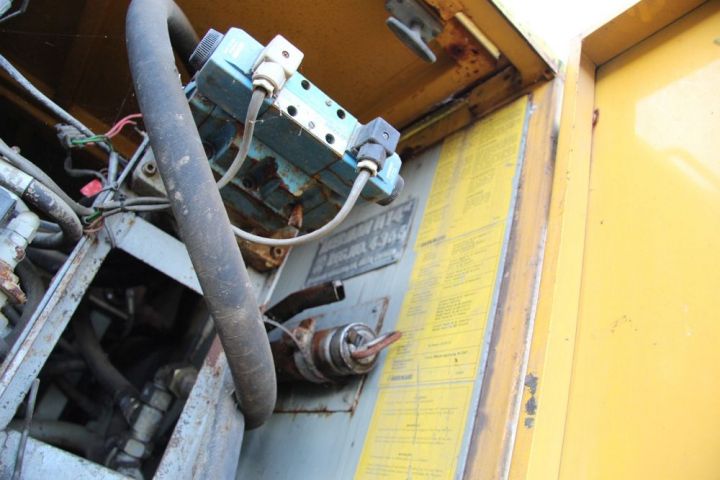 367311-25 Excavator, AKERMAN H14B, SN: 4366. Note only 10,122 hours