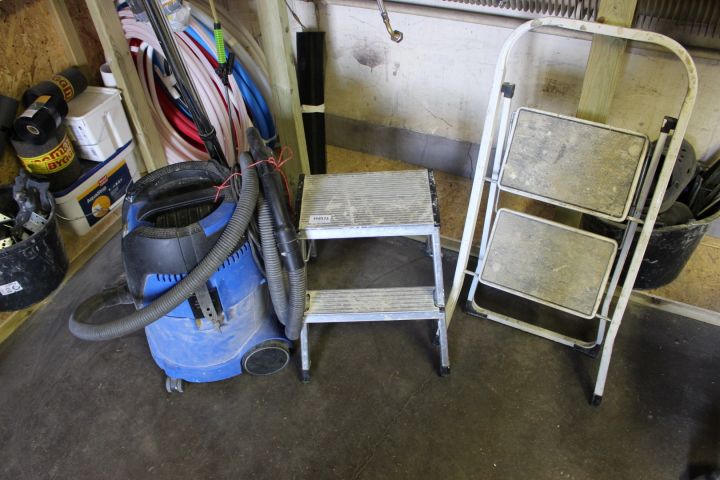 368572-2 Pallstege 2 st samt dammsugare Nilfisk Alto Aero 26