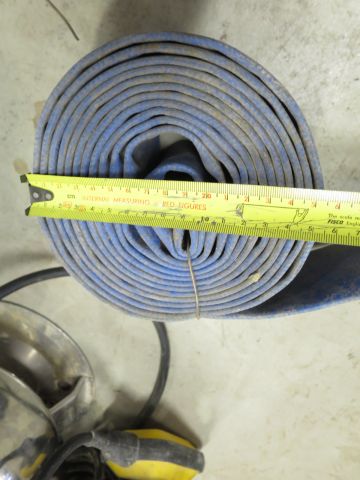 369427--2 Submersible pump and hose