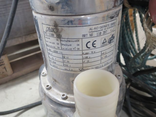 369427-0 Submersible pump and hose