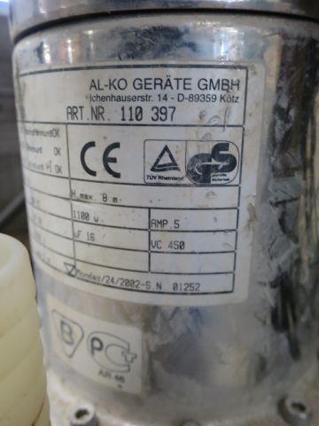 369427--1 Submersible pump and hose