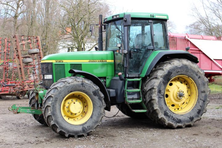 369868--50 John Deere 7810
