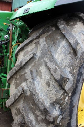 369868--40 John Deere 7810