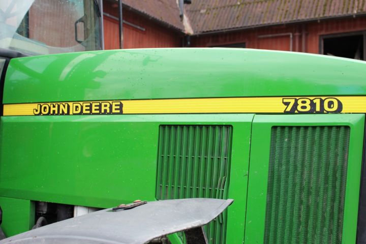 369868--45 John Deere 7810