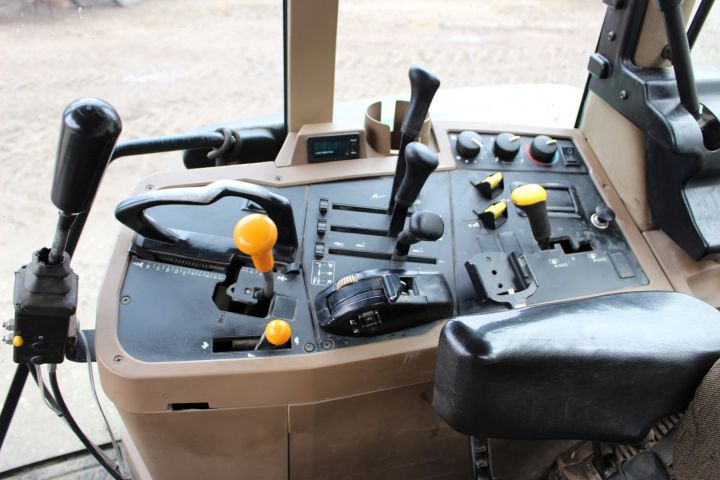 369868--41 John Deere 7810