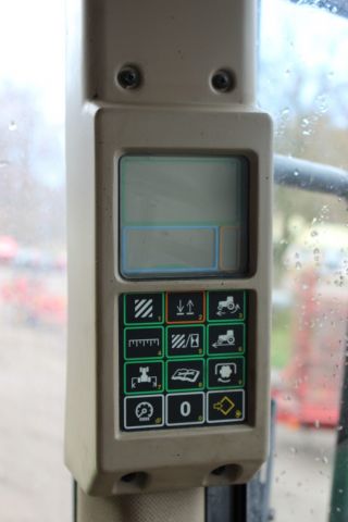 369868--40 John Deere 7810