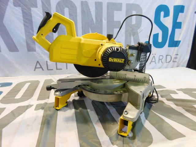 371014-0 Dewalt sliding mitre saw.