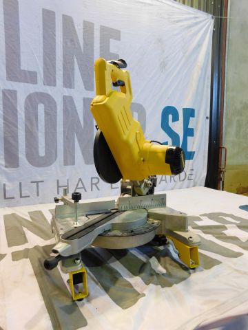 371014-2 Dewalt sliding mitre saw.