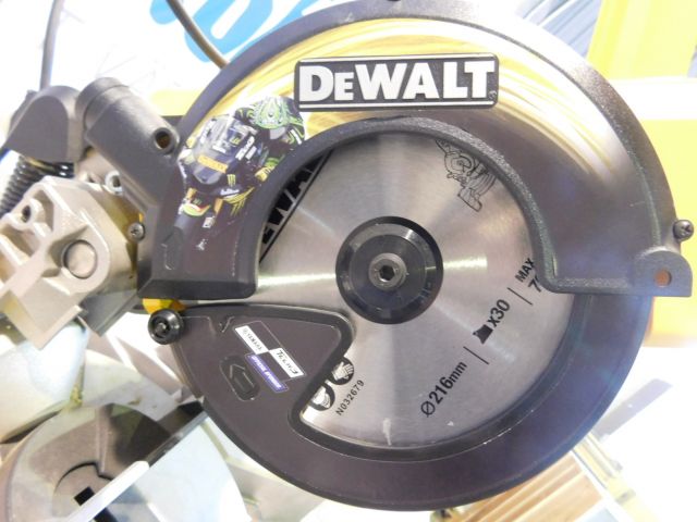 371014-3 Dewalt sliding mitre saw.