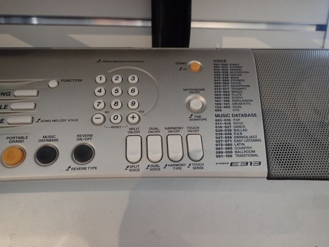 353137-3 Keyboard Yamaha PSR E313