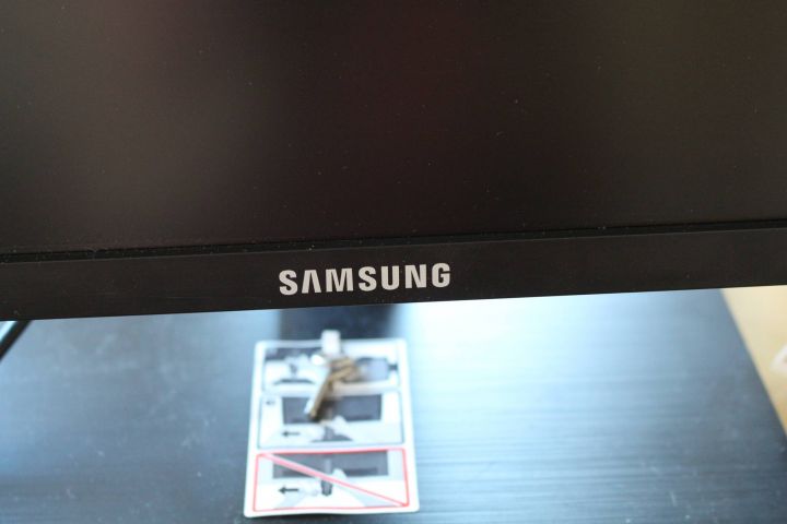 366731--1 Datorskärm Samsung S24C450 med fotoskärmar 2 st