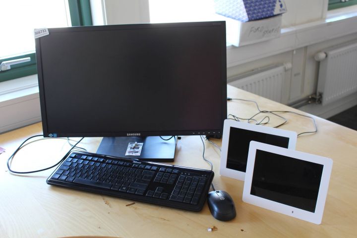 366731--3 Datorskärm Samsung S24C450 med fotoskärmar 2 st