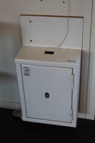 366738--1 Key dropbox Robur