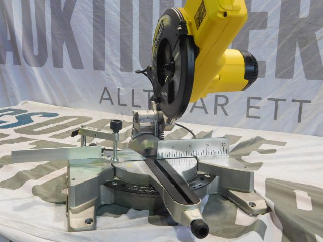 311120-2 Dewalt mitre saw new!