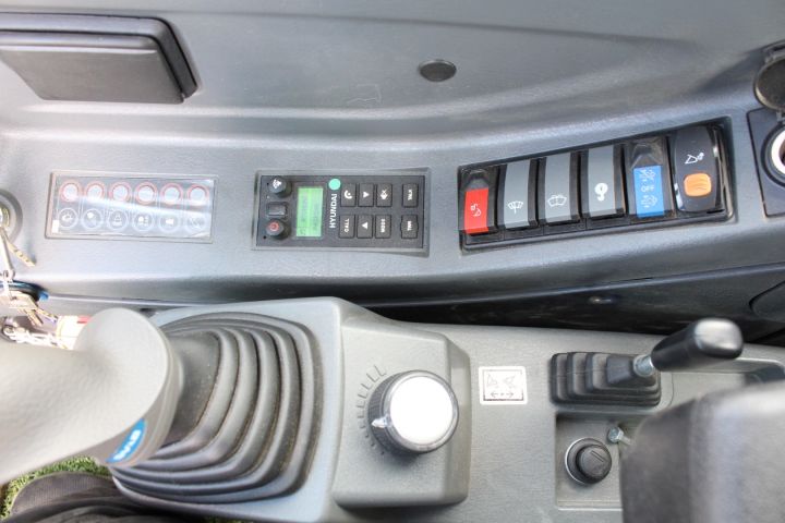 372969-37 Bandgrävare Hyundai R60CR-9A -16 (rototilt, 737h)