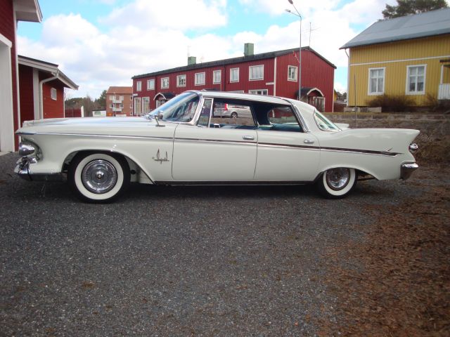 353105--137 Chrysler Imperial -61 i utställningsskick