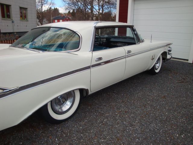 353105--134 Chrysler Imperial -61 i utställningsskick