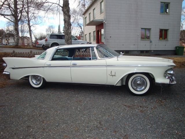 353105--134 Chrysler Imperial -61 i utställningsskick