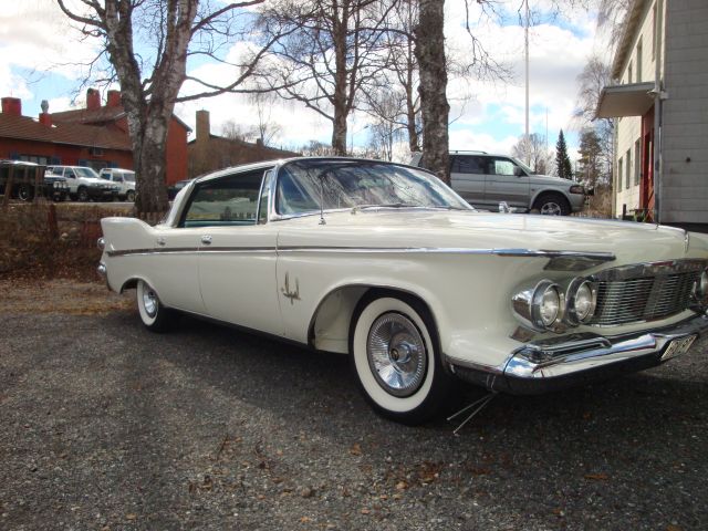 353105--133 Chrysler Imperial -61 i utställningsskick