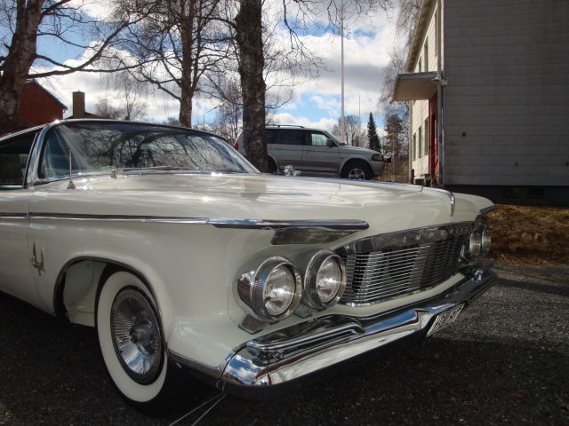 353105--132 Chrysler Imperial -61 i utställningsskick