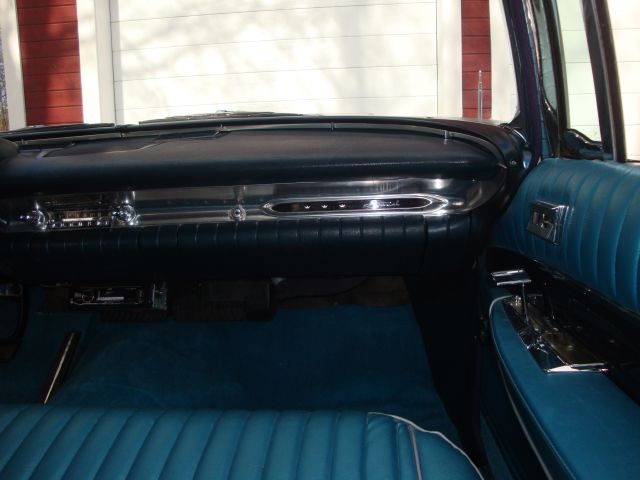 353105--121 Chrysler Imperial -61 i utställningsskick