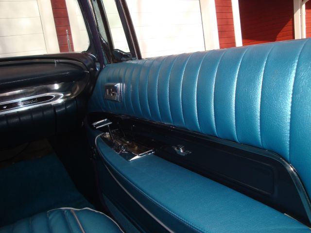 353105--127 Chrysler Imperial -61 i utställningsskick