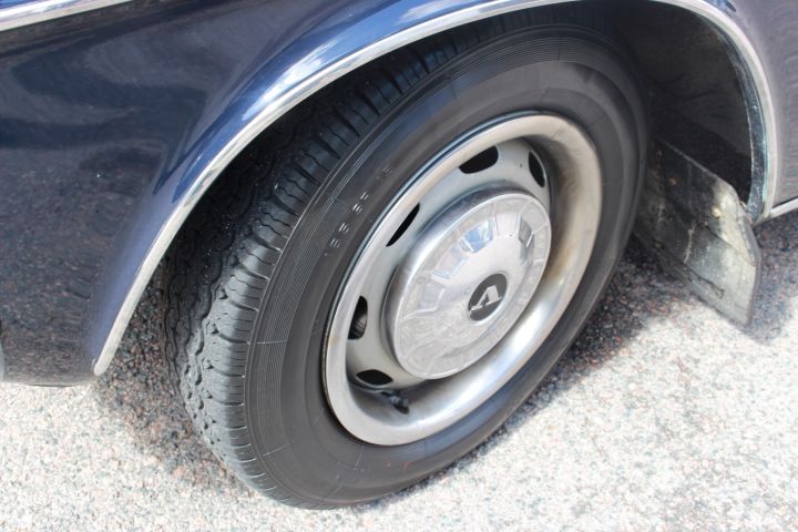 374378--102 Volvo 164 -70