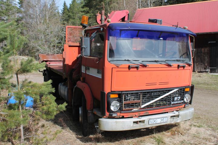 367728--56 VOLVO F7 6X2 (NDG361)