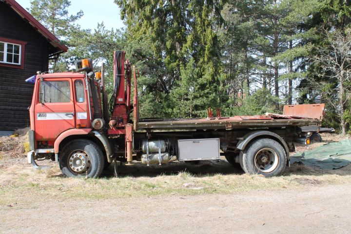 367728--54 VOLVO F7 6X2 (NDG361)