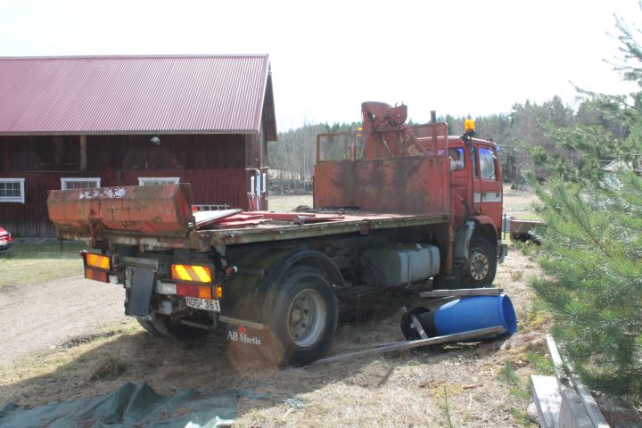367728--51 VOLVO F7 6X2 (NDG361)