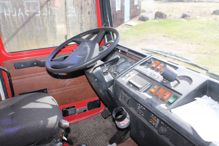 367728--49 VOLVO F7 6X2 (NDG361)