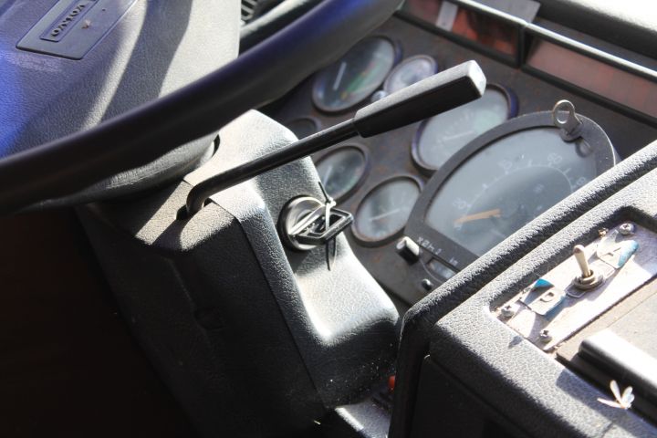 367728--47 VOLVO F7 6X2 (NDG361)