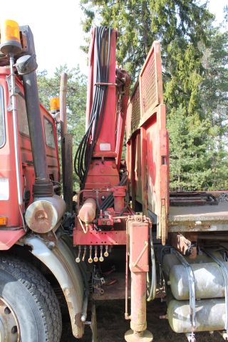 367728--44 VOLVO F7 6X2 (NDG361)