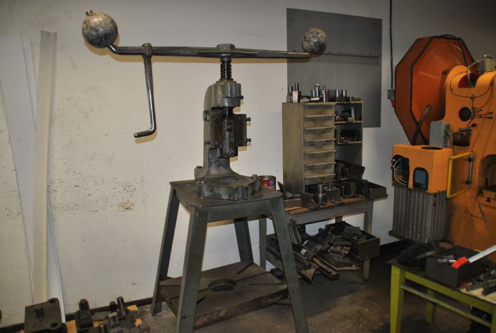 374588-2 Skruvpress manuell mm